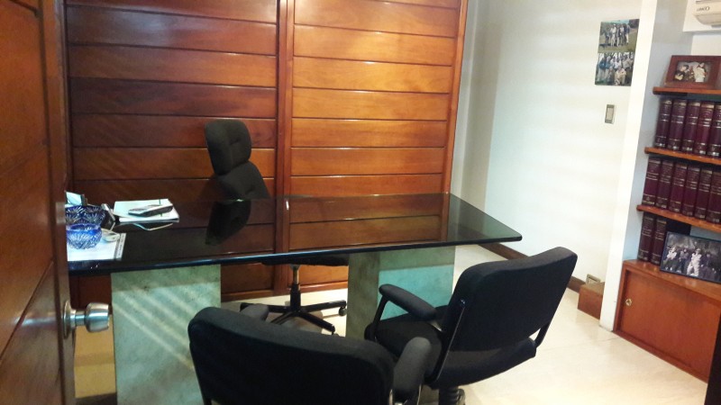 AVELLANEDA CENTRO. ALQUILER DPTO USO PROFESIONAL, 76 M2, SALA DE ESPERA, 3 OFICINAS, 2 BAÑOS Y KITCHENETTE