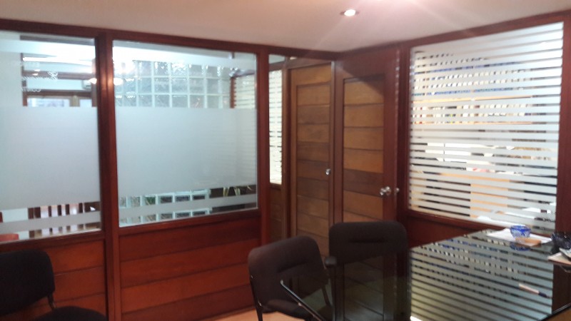 AVELLANEDA CENTRO. ALQUILER DPTO USO PROFESIONAL, 76 M2, SALA DE ESPERA, 3 OFICINAS, 2 BAÑOS Y KITCHENETTE