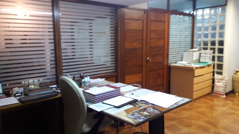 AVELLANEDA CENTRO. ALQUILER DPTO USO PROFESIONAL, 76 M2, SALA DE ESPERA, 3 OFICINAS, 2 BAÑOS Y KITCHENETTE