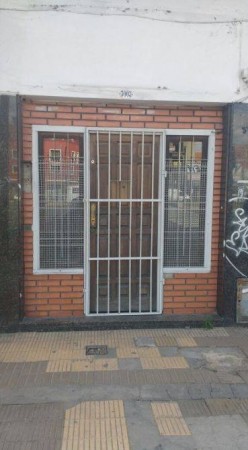 SARANDI - AVELLANEDA. LOCAL EN ALQUILER SOBRE AV. MITRE. IDEAL CONSULTORIOS.