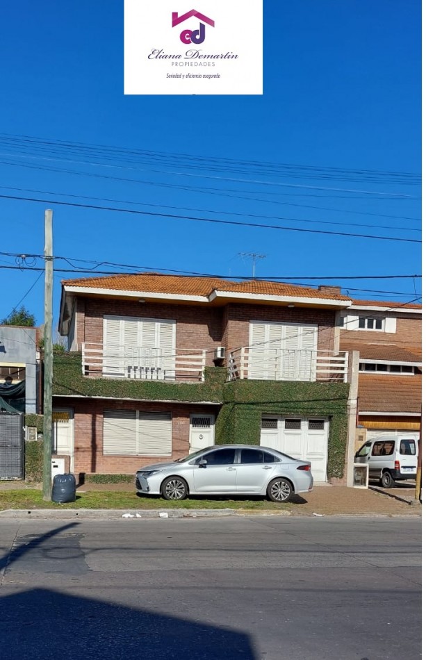 HERMOSA CASA DE 6 AMBIENTES CONSTRUIDA EN 2 PLANTAS SOBRE LOTE DE 330 M2