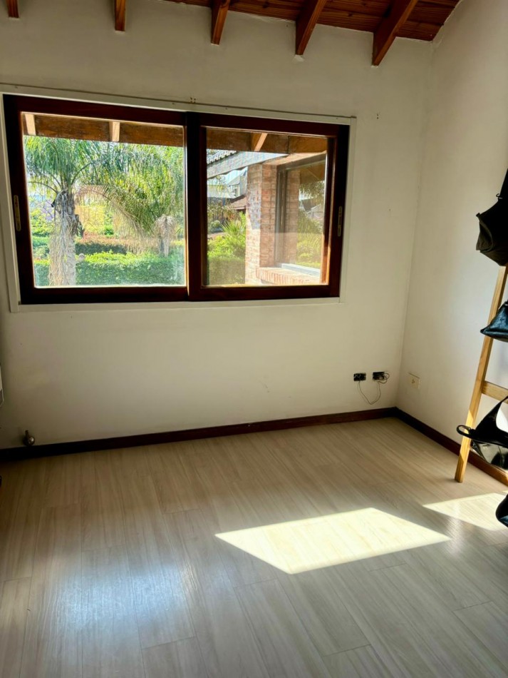 Hermosa Casa en Venta de 4 amb en barrio cerrado Las Tres Horquetas