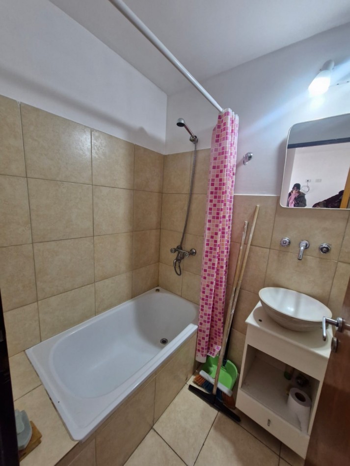 IMPECABLE MONOAMBIENTE DE 35 M2 SOBRE AV. MITRE. A METROS DE LA ESTACION DE TRENES DE SARANDI.