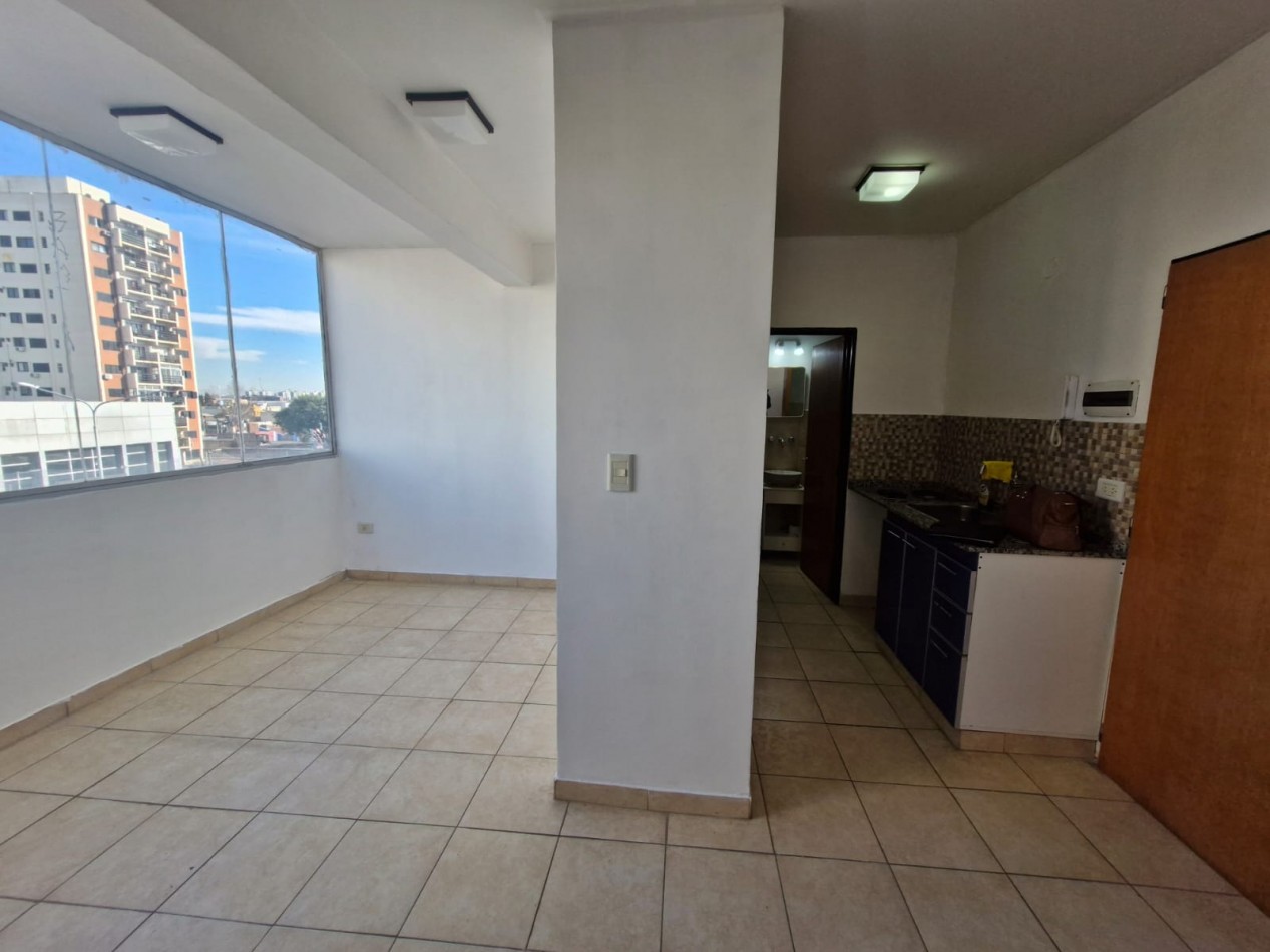 IMPECABLE MONOAMBIENTE DE 35 M2 SOBRE AV. MITRE. A METROS DE LA ESTACION DE TRENES DE SARANDI.
