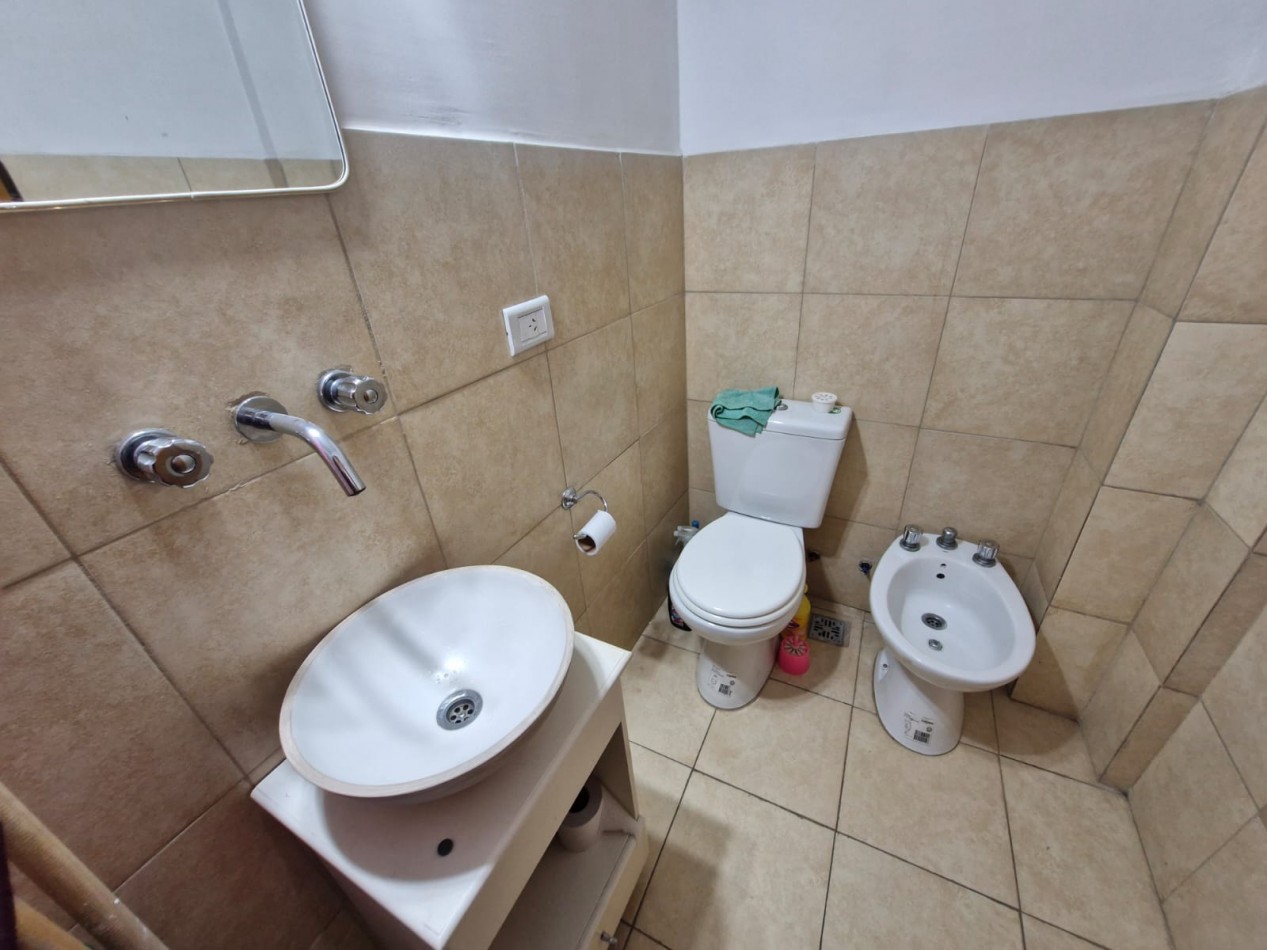 IMPECABLE MONOAMBIENTE DE 35 M2 SOBRE AV. MITRE. A METROS DE LA ESTACION DE TRENES DE SARANDI.