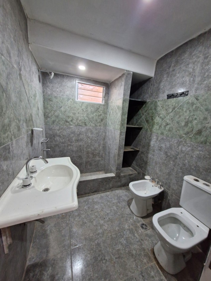 ALQUILER - WILDE. PH TIPO CASA DE 4 AMBIENTES CON PATIO  --- A ESTRENAR  ---