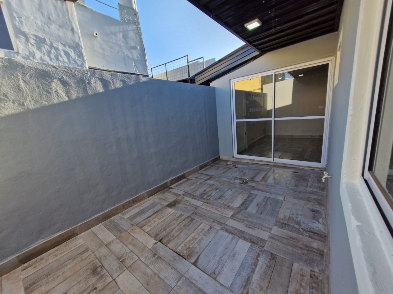 ALQUILER - WILDE. PH TIPO CASA DE 4 AMBIENTES CON PATIO  --- A ESTRENAR  ---