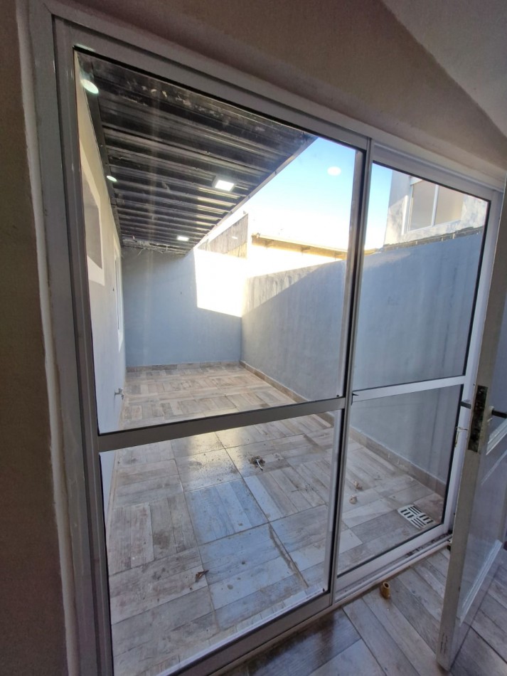 ALQUILER - WILDE. PH TIPO CASA DE 4 AMBIENTES CON PATIO  --- A ESTRENAR  ---