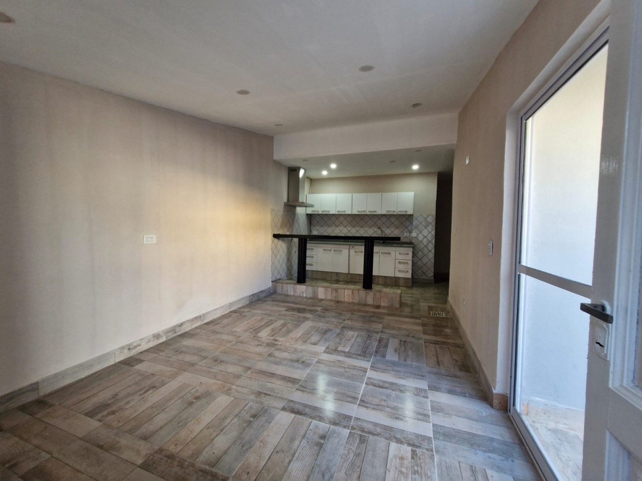 ALQUILER - WILDE. PH TIPO CASA DE 4 AMBIENTES CON PATIO  --- A ESTRENAR  ---