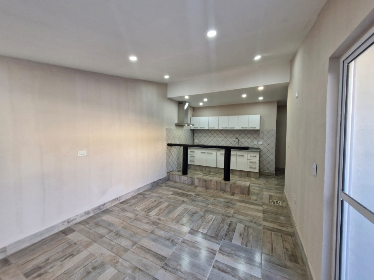 ALQUILER - WILDE. PH TIPO CASA DE 4 AMBIENTES CON PATIO  --- A ESTRENAR  ---
