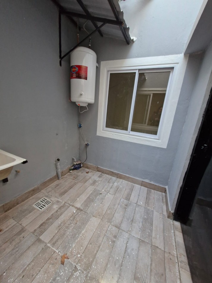 ALQUILER - WILDE. PH TIPO CASA DE 4 AMBIENTES CON PATIO  --- A ESTRENAR  ---