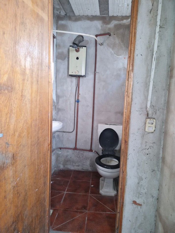 LOTE DE 360 M2 EN VENTA, CON DOS VIVIENDAS DE 3 AMBIENTES Y GALPON O DEPOSITO