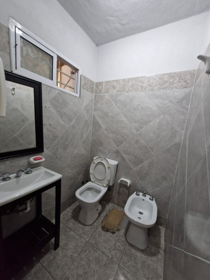 AVELLANEDA. ALQUILER DE NAVE INDUSTRIAL. REACONDICIONADA A NUEVO, CON OFICINAS, KITCHENETTES, BAÑOS Y VESTUARIOS. 2000 MTS2 APROX.