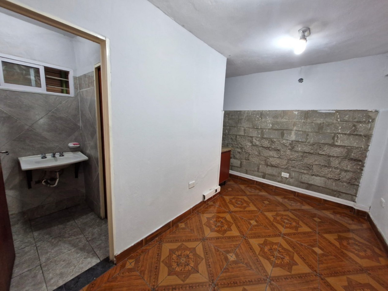 AVELLANEDA. ALQUILER DE NAVE INDUSTRIAL. REACONDICIONADA A NUEVO, CON OFICINAS, KITCHENETTES, BAÑOS Y VESTUARIOS. 2000 MTS2 APROX.