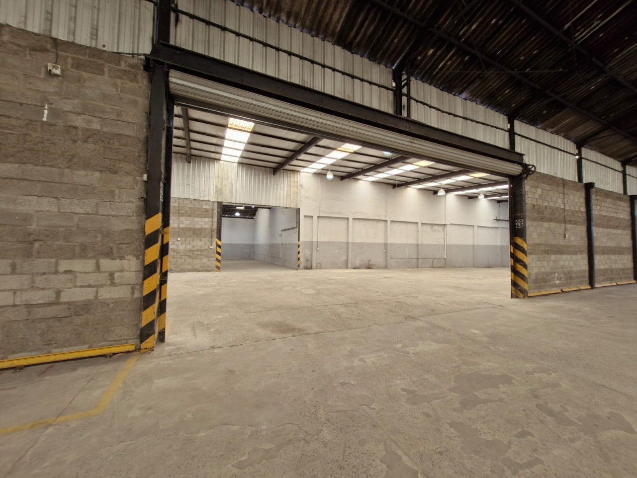 AVELLANEDA. ALQUILER DE NAVE INDUSTRIAL. REACONDICIONADA A NUEVO, CON OFICINAS, KITCHENETTES, BAÑOS Y VESTUARIOS. 2000 MTS2 APROX.