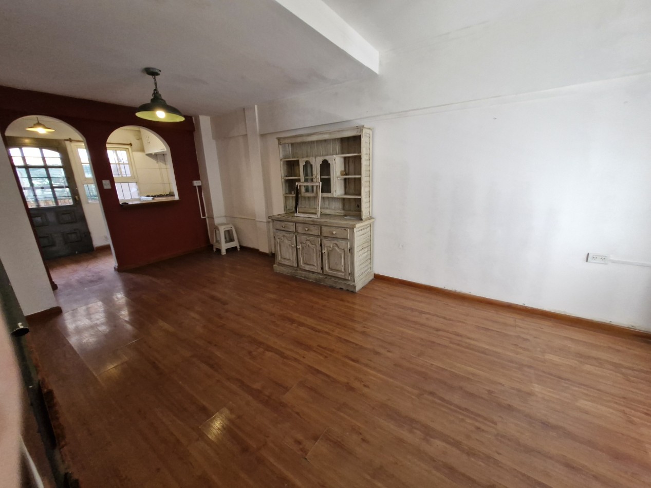 AVELLANEDA CENTRO - ALQUILER DE TRIPLEX DE 4 AMBIENTES CON PATIO