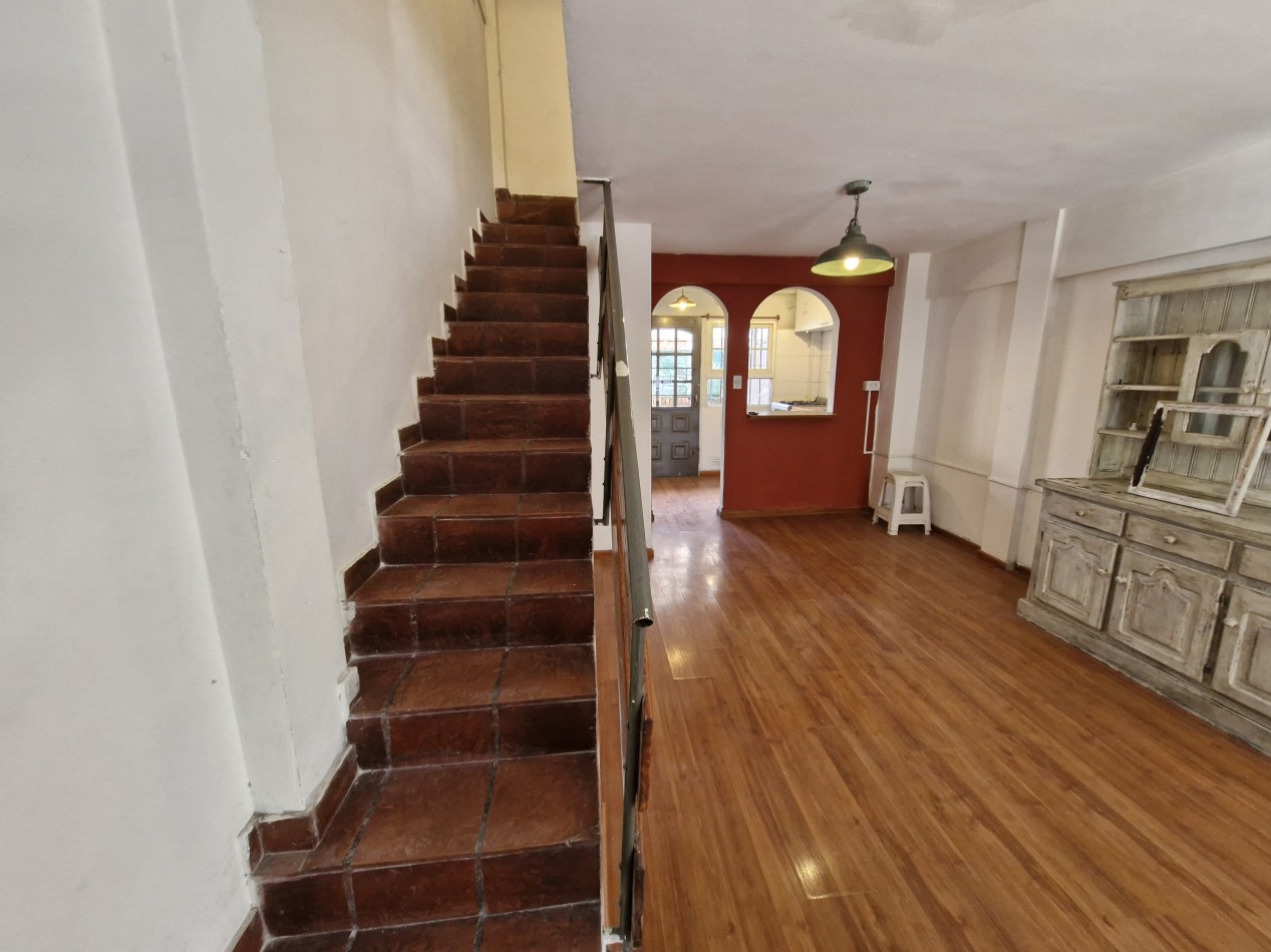 AVELLANEDA CENTRO - ALQUILER DE TRIPLEX DE 4 AMBIENTES CON PATIO