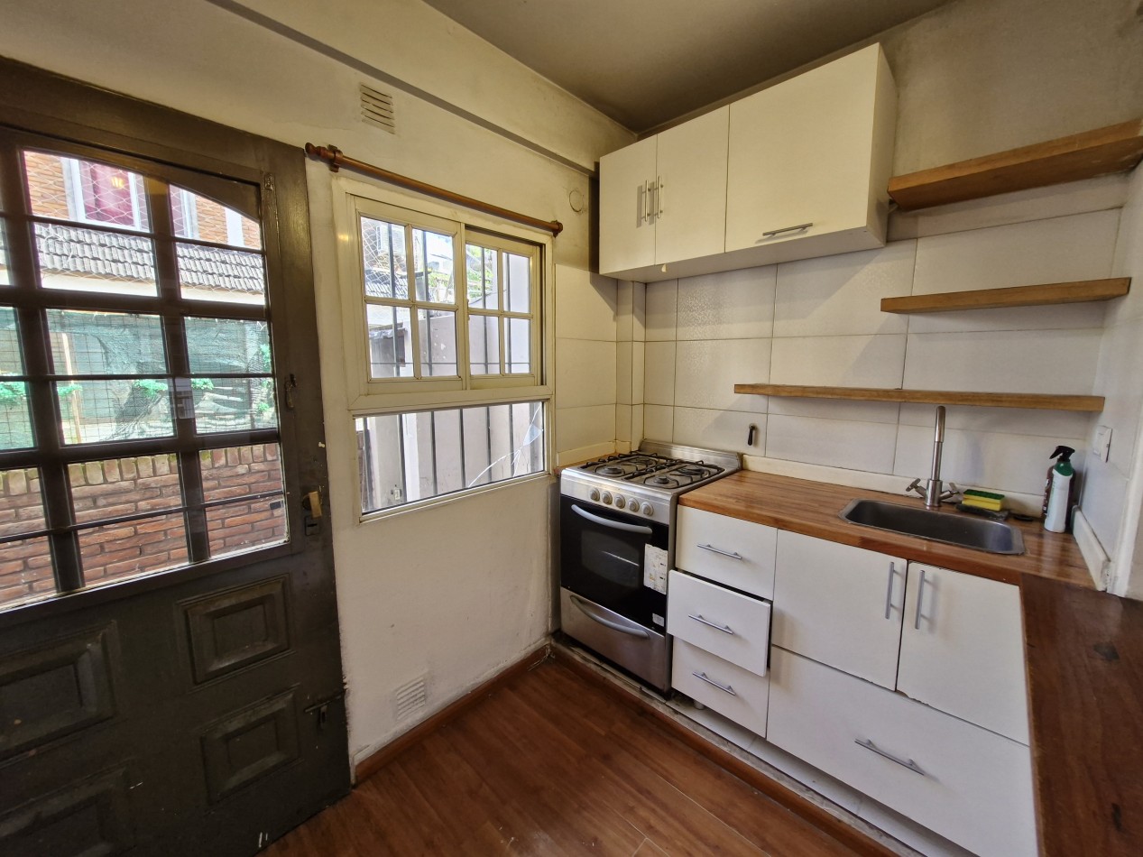 AVELLANEDA CENTRO - ALQUILER DE TRIPLEX DE 4 AMBIENTES CON PATIO