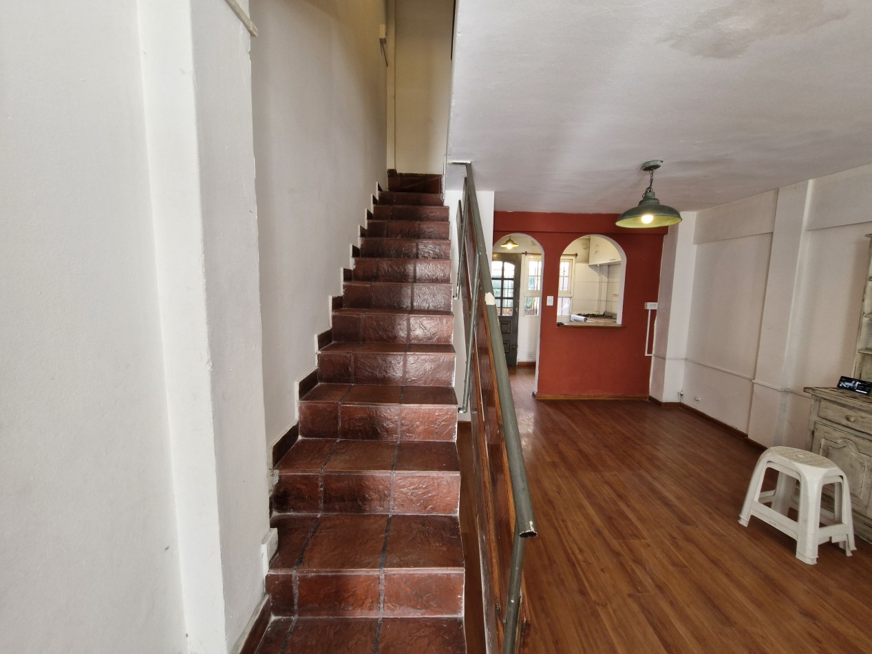 AVELLANEDA CENTRO - ALQUILER DE TRIPLEX DE 4 AMBIENTES CON PATIO