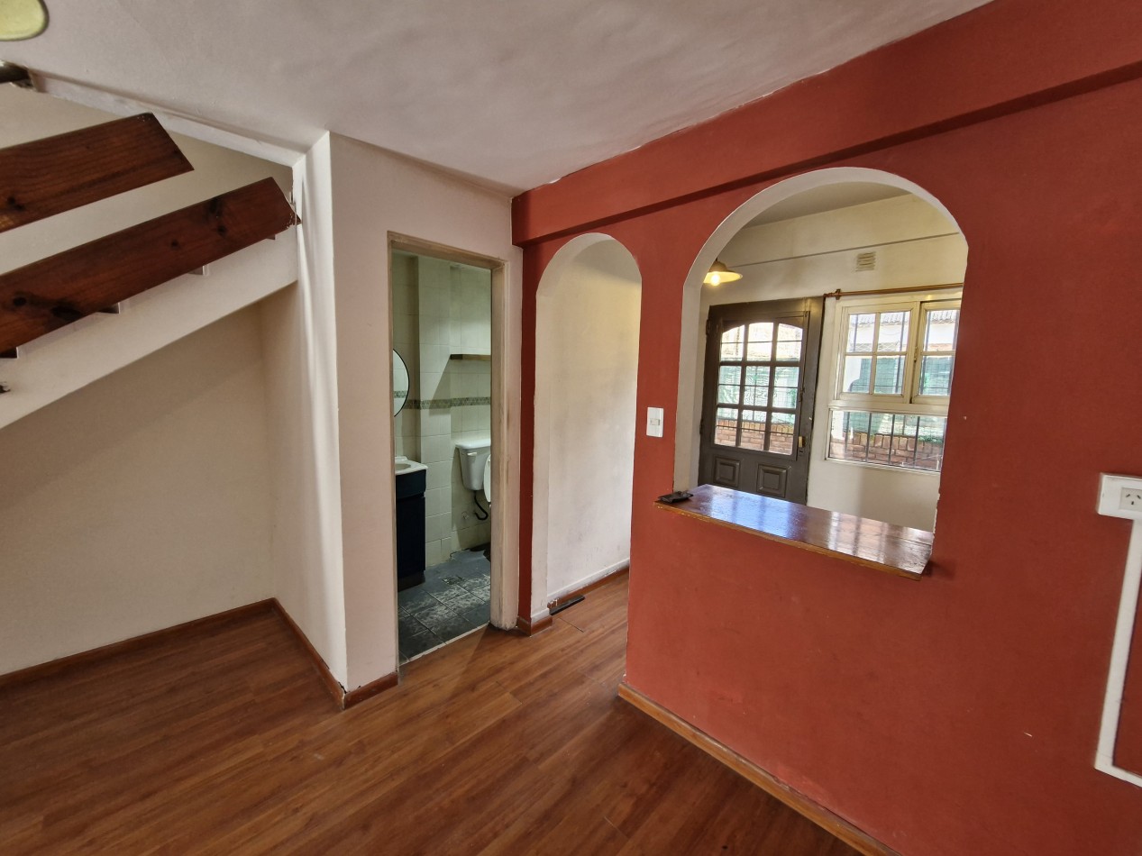 AVELLANEDA CENTRO - ALQUILER DE TRIPLEX DE 4 AMBIENTES CON PATIO