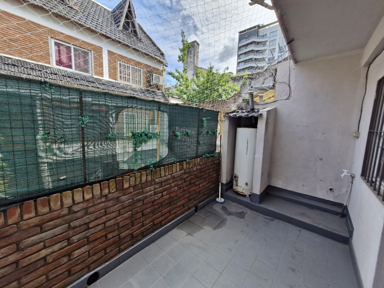 AVELLANEDA CENTRO - ALQUILER DE TRIPLEX DE 4 AMBIENTES CON PATIO
