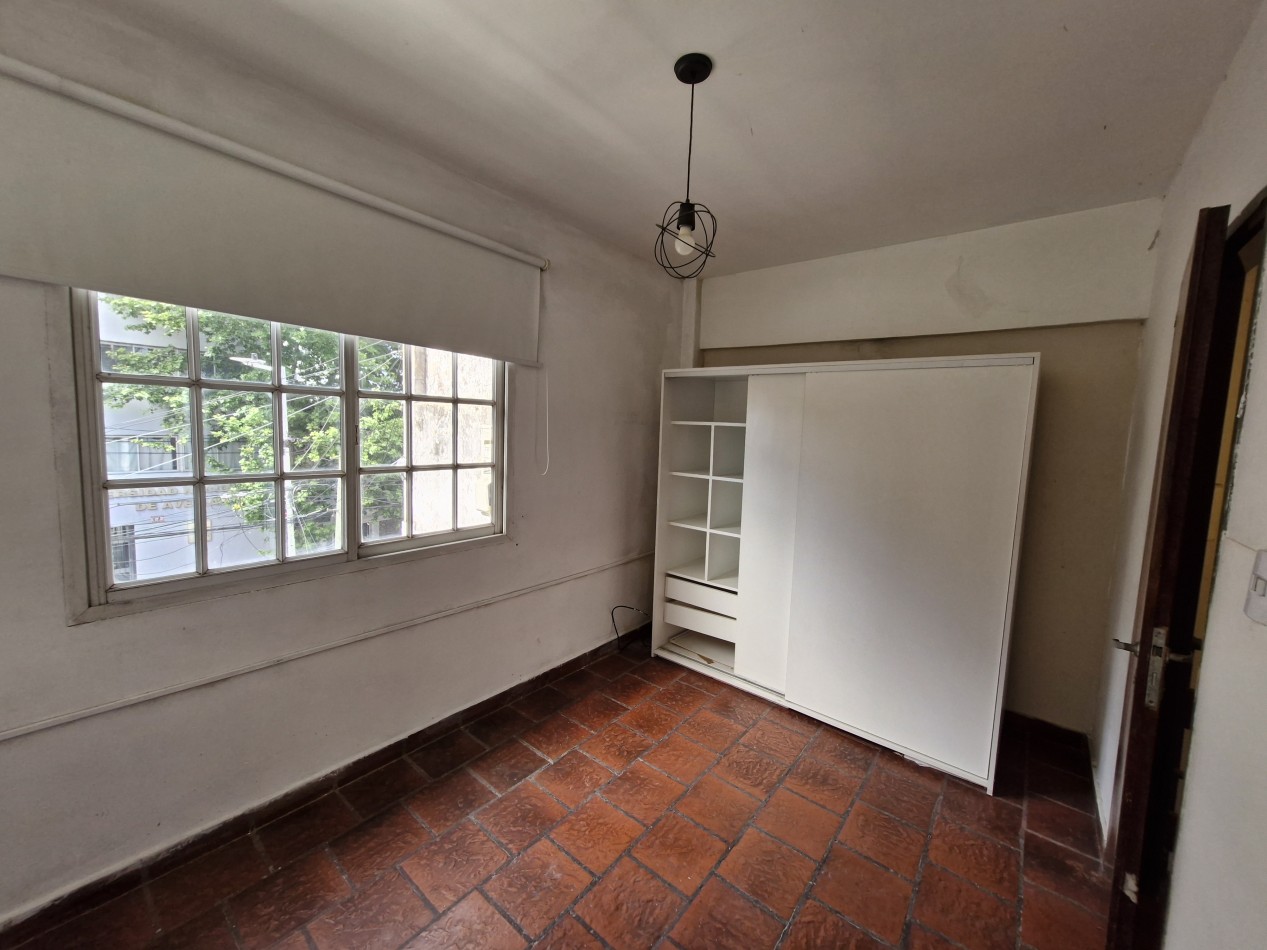 AVELLANEDA CENTRO - ALQUILER DE TRIPLEX DE 4 AMBIENTES CON PATIO