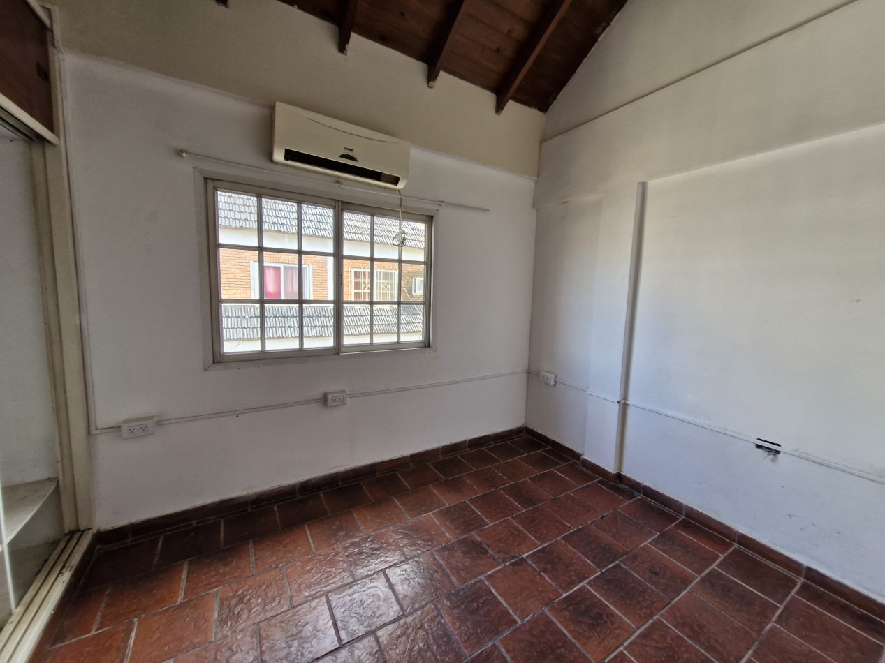 AVELLANEDA CENTRO - ALQUILER DE TRIPLEX DE 4 AMBIENTES CON PATIO