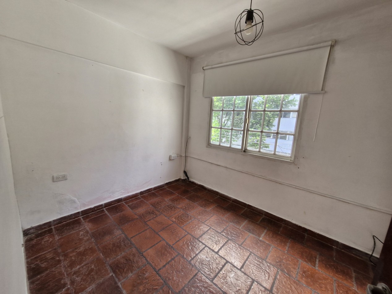 AVELLANEDA CENTRO - ALQUILER DE TRIPLEX DE 4 AMBIENTES CON PATIO