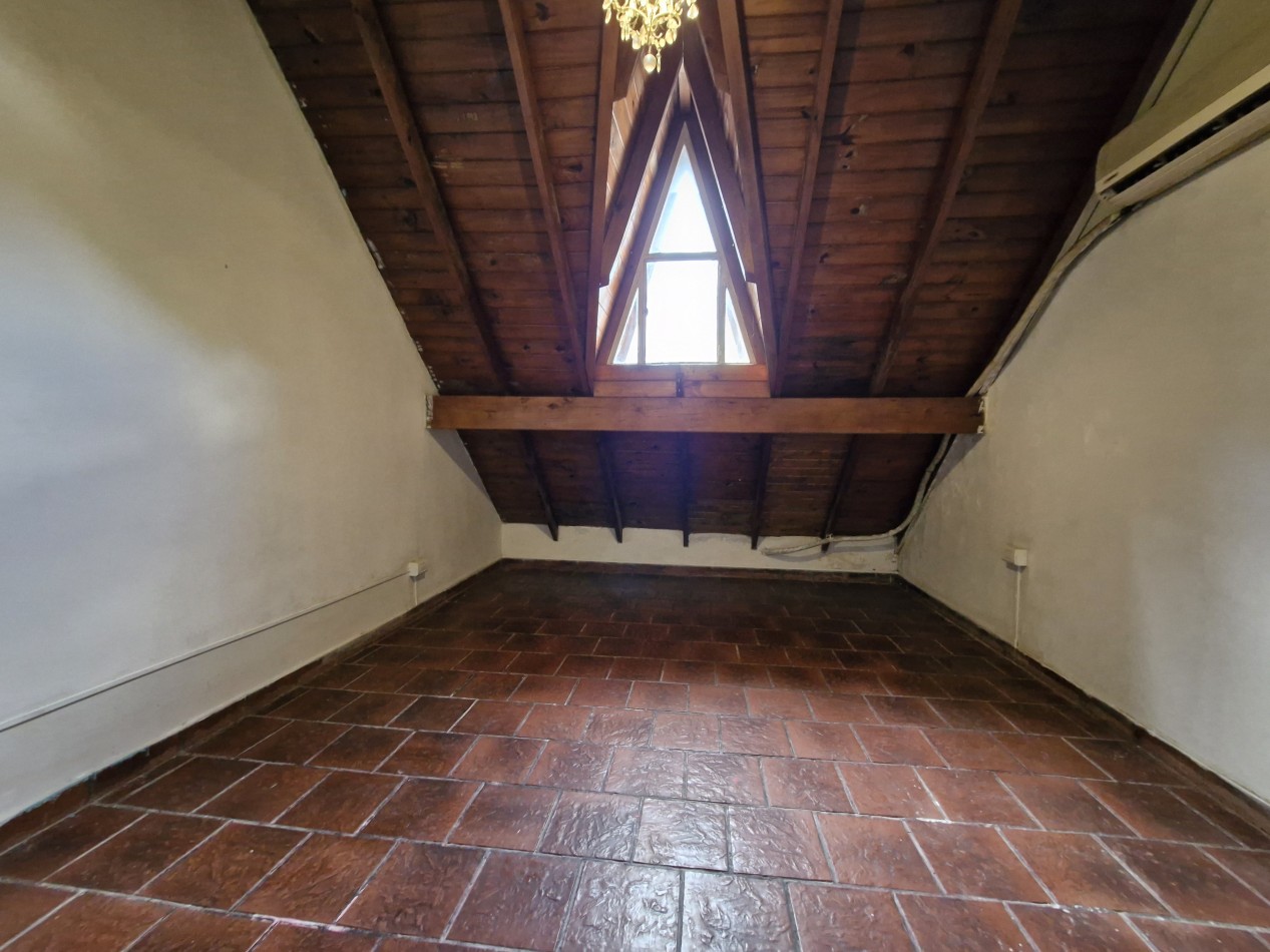 AVELLANEDA CENTRO - ALQUILER DE TRIPLEX DE 4 AMBIENTES CON PATIO