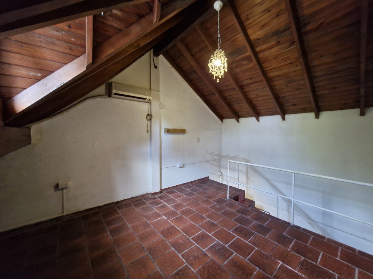 AVELLANEDA CENTRO - ALQUILER DE TRIPLEX DE 4 AMBIENTES CON PATIO