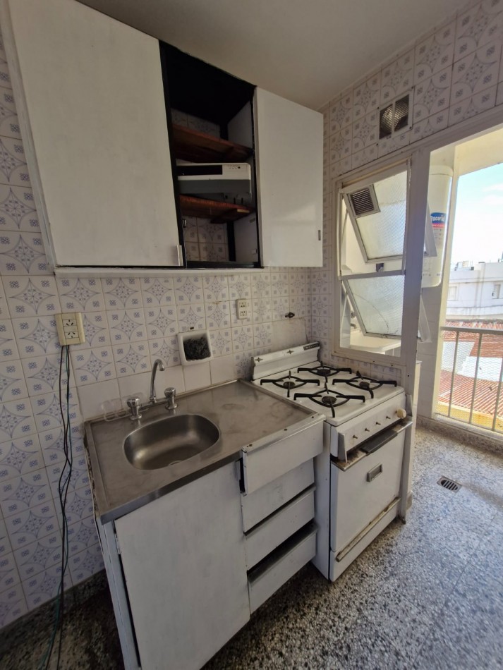 AVELLANEDA CENTRO - DEPARTAMENTO DE 2 AMBIENTES EN ALQUILER