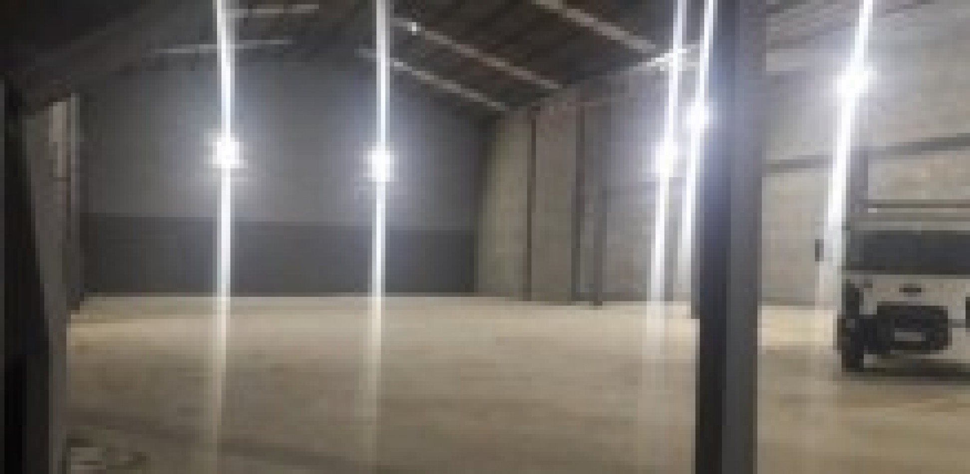 IMPORTANTE GALPON EN ALQUILER. 1800 M2 TOTALES. CON VESTUARIOS, OFICINAS, RECEPCION. ENERGIA TRIFASICA.