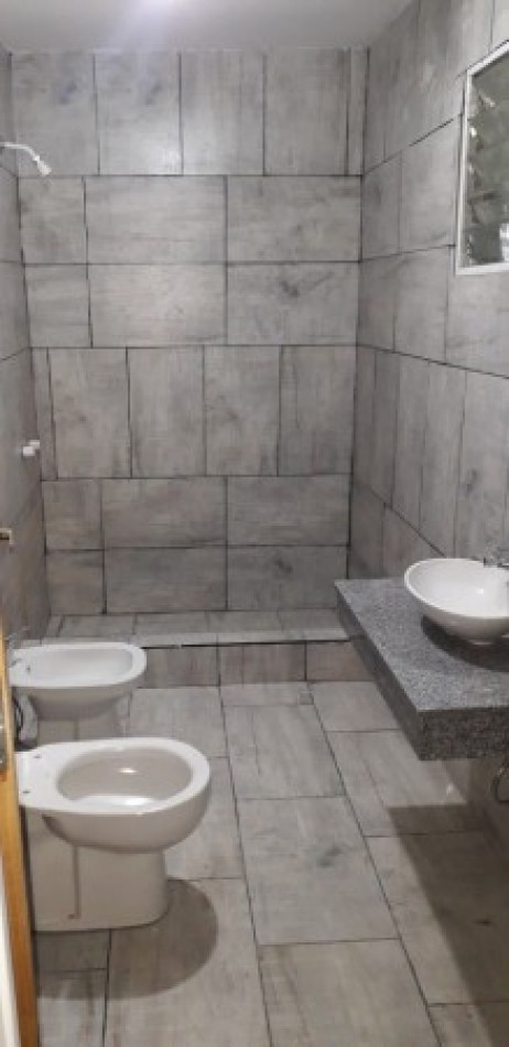 IMPORTANTE GALPON EN ALQUILER. 1800 M2 TOTALES. CON VESTUARIOS, OFICINAS, RECEPCION. ENERGIA TRIFASICA.