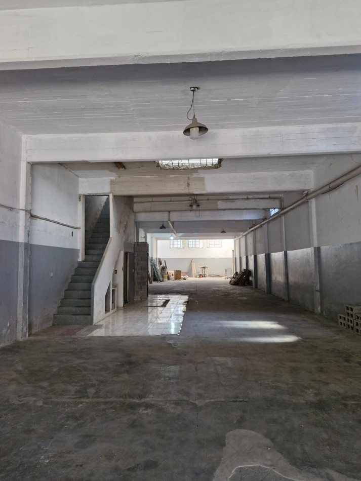 GALPON EN ALQUILER DE 575 M2 APROX. CUBIERTOS EN 2 PLANTAS 
