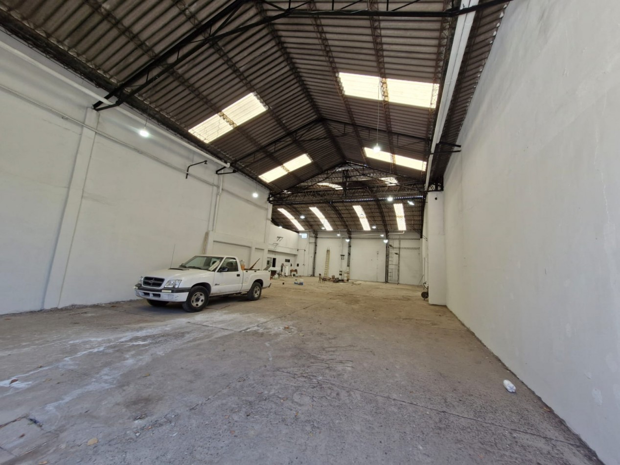 GALPON EN ALQUILER DE 760 M2 EN P.B. CON SALIDA A 2 CALLES, MAS CASA DE 4 AMBIENTES EN P.A. DE 70 M2