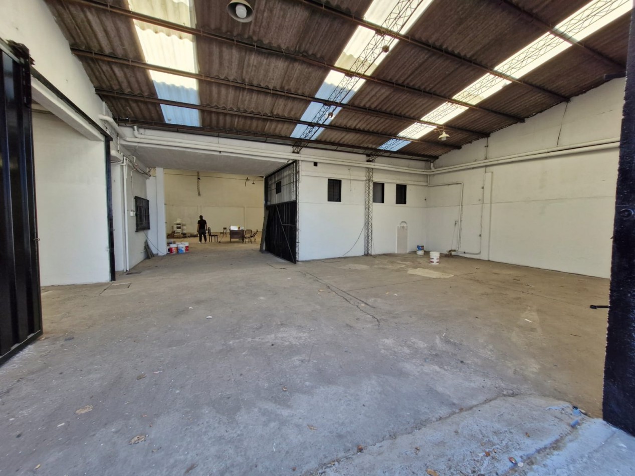GALPON EN ALQUILER DE 760 M2 EN P.B. CON SALIDA A 2 CALLES, MAS CASA DE 4 AMBIENTES EN P.A. DE 70 M2