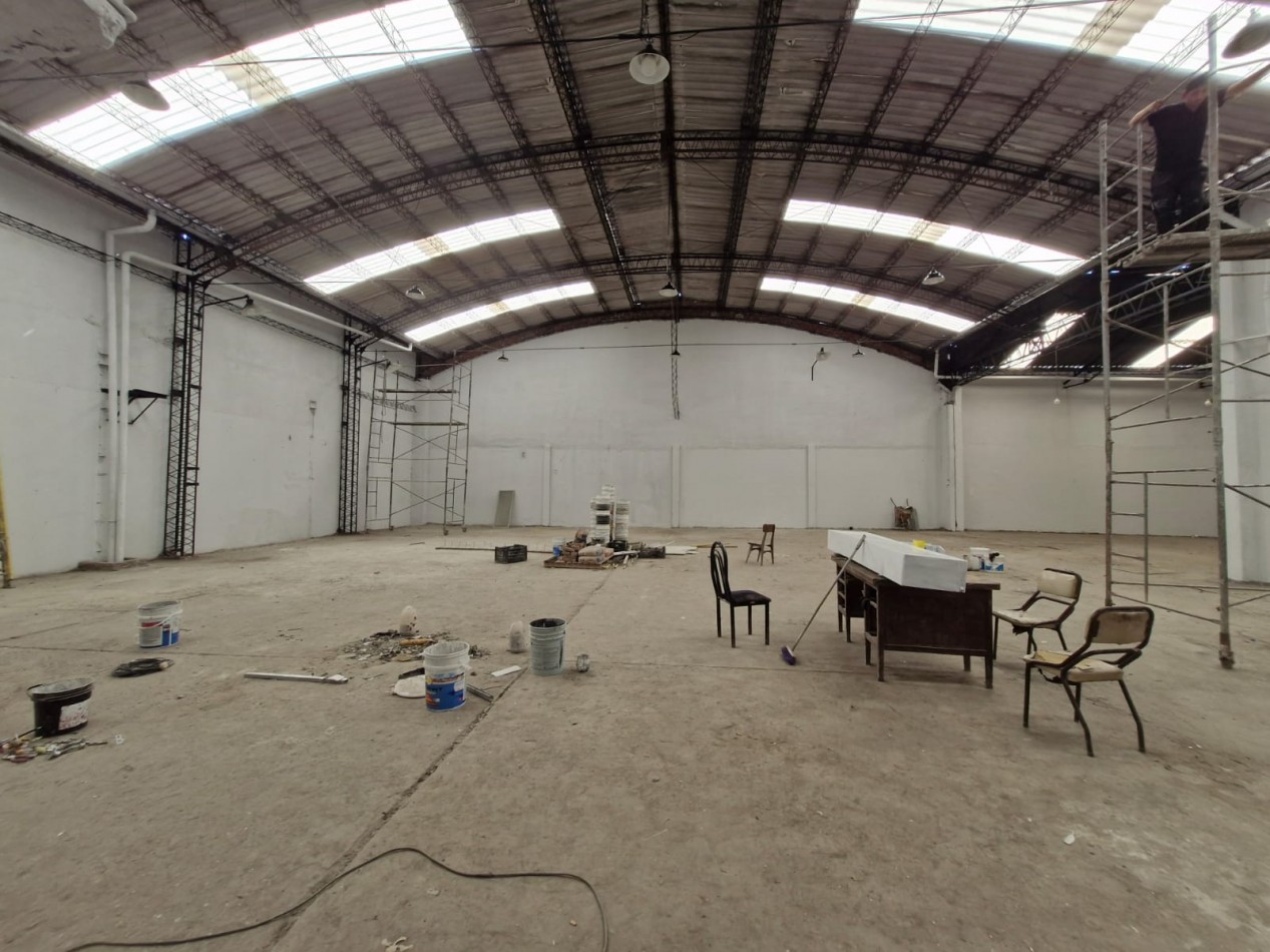 GALPON EN ALQUILER DE 760 M2 EN P.B. CON SALIDA A 2 CALLES, MAS CASA DE 4 AMBIENTES EN P.A. DE 70 M2