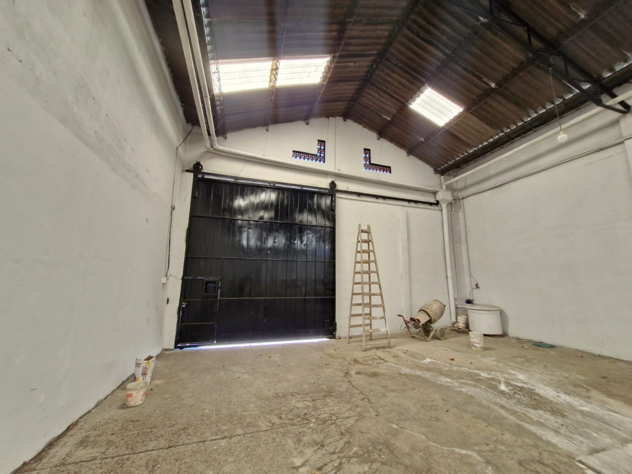 GALPON EN ALQUILER DE 760 M2 EN P.B. CON SALIDA A 2 CALLES, MAS CASA DE 4 AMBIENTES EN P.A. DE 70 M2