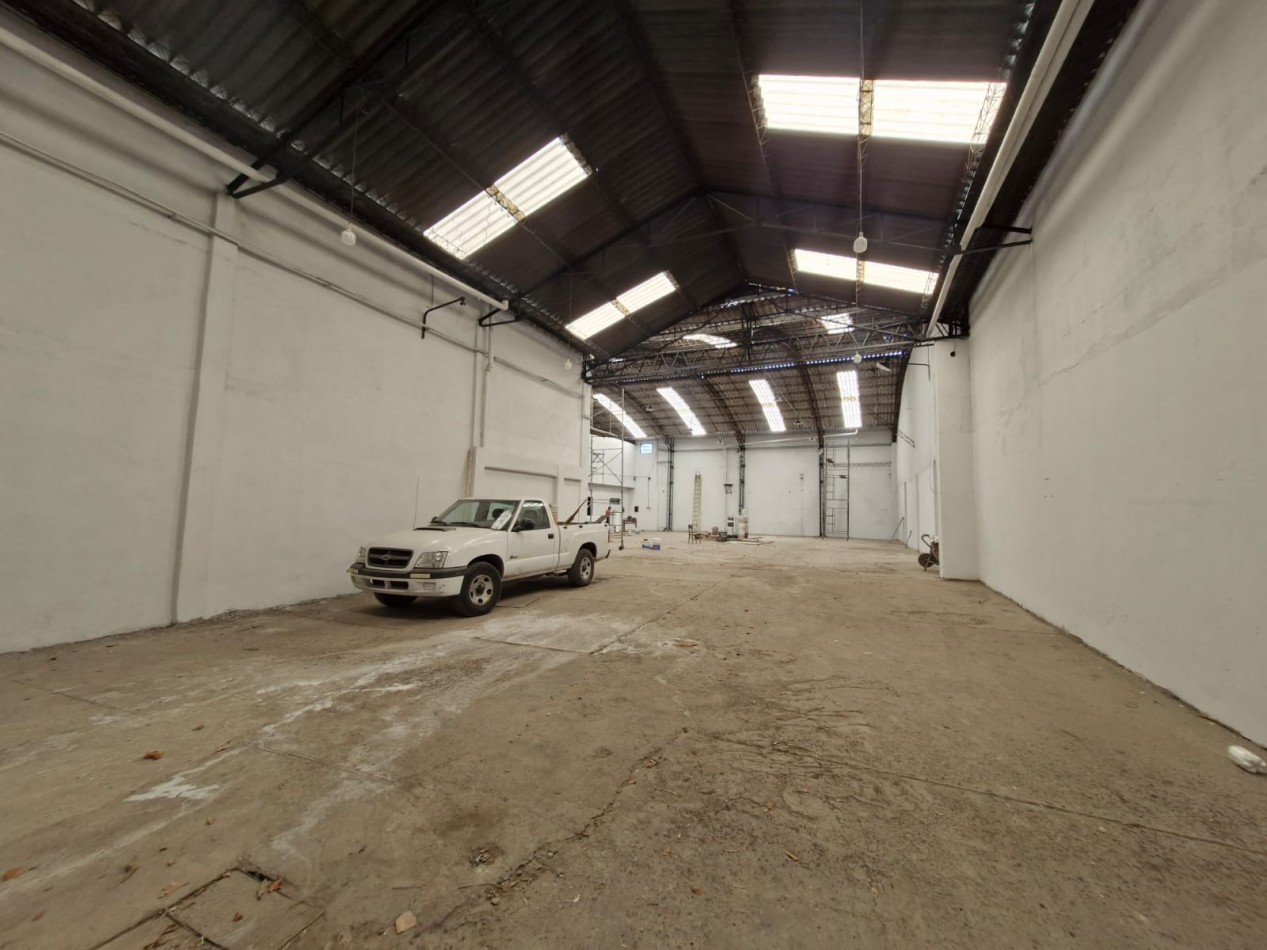 GALPON EN ALQUILER DE 760 M2 EN P.B. CON SALIDA A 2 CALLES, MAS CASA DE 4 AMBIENTES EN P.A. DE 70 M2