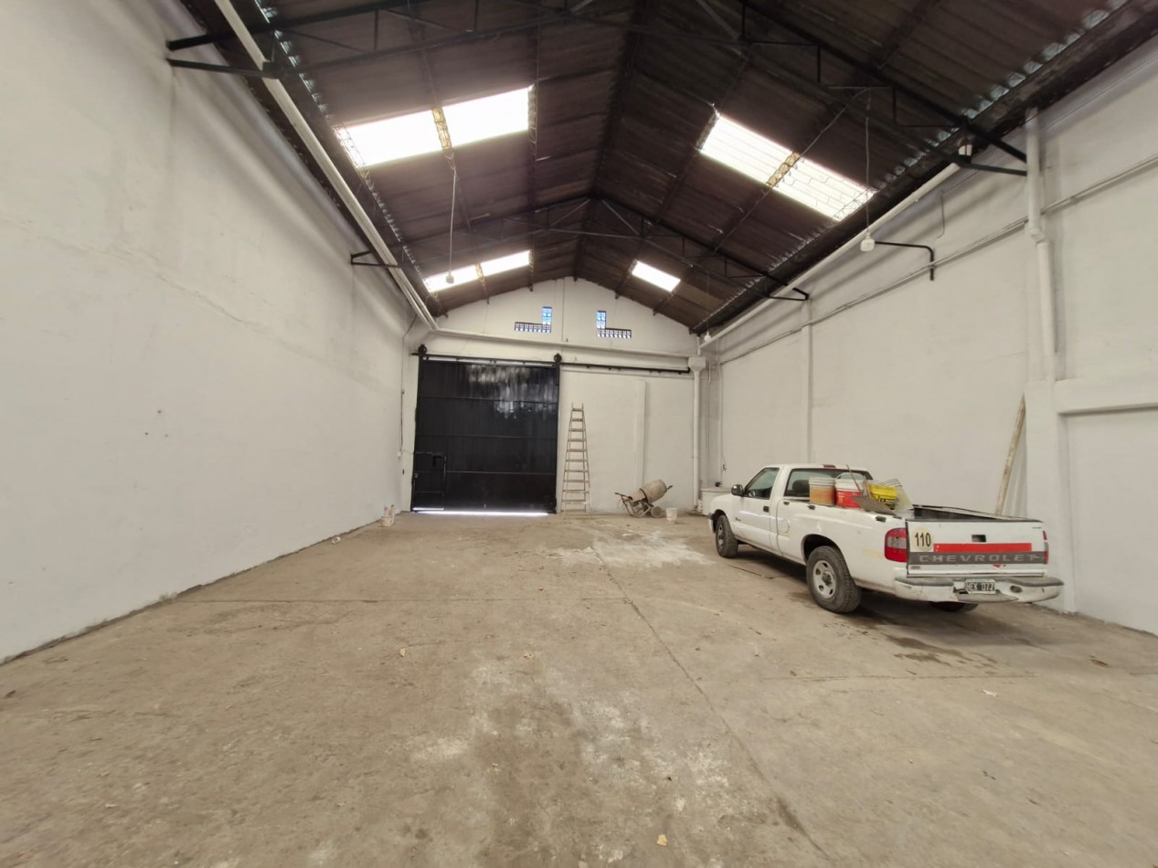 GALPON EN ALQUILER DE 760 M2 EN P.B. CON SALIDA A 2 CALLES, MAS CASA DE 4 AMBIENTES EN P.A. DE 70 M2