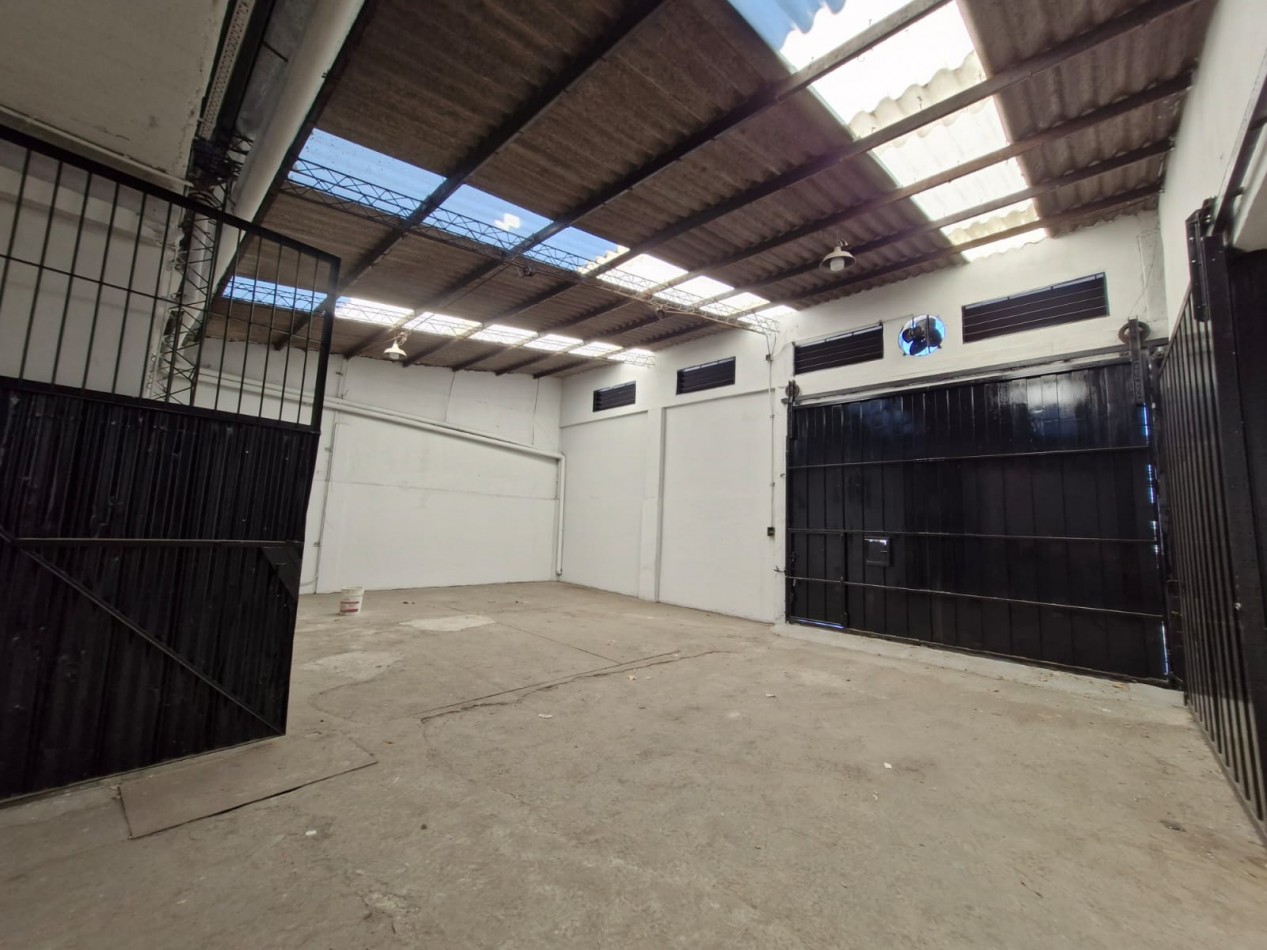 GALPON EN ALQUILER DE 760 M2 EN P.B. CON SALIDA A 2 CALLES, MAS CASA DE 4 AMBIENTES EN P.A. DE 70 M2