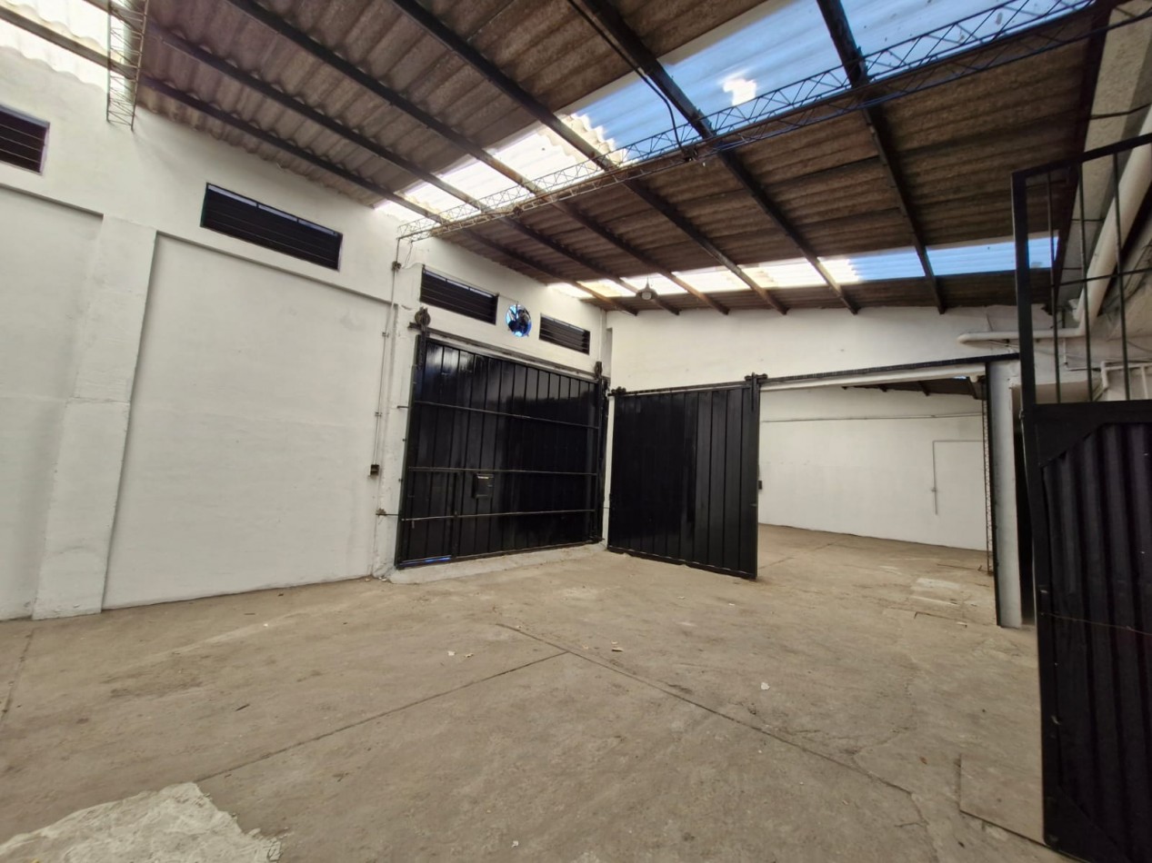 GALPON EN ALQUILER DE 760 M2 EN P.B. CON SALIDA A 2 CALLES, MAS CASA DE 4 AMBIENTES EN P.A. DE 70 M2
