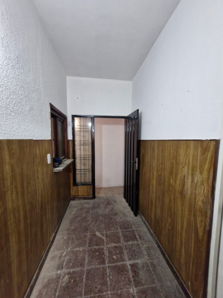 GALPON EN ALQUILER DE 760 M2 EN P.B. CON SALIDA A 2 CALLES, MAS CASA DE 4 AMBIENTES EN P.A. DE 70 M2