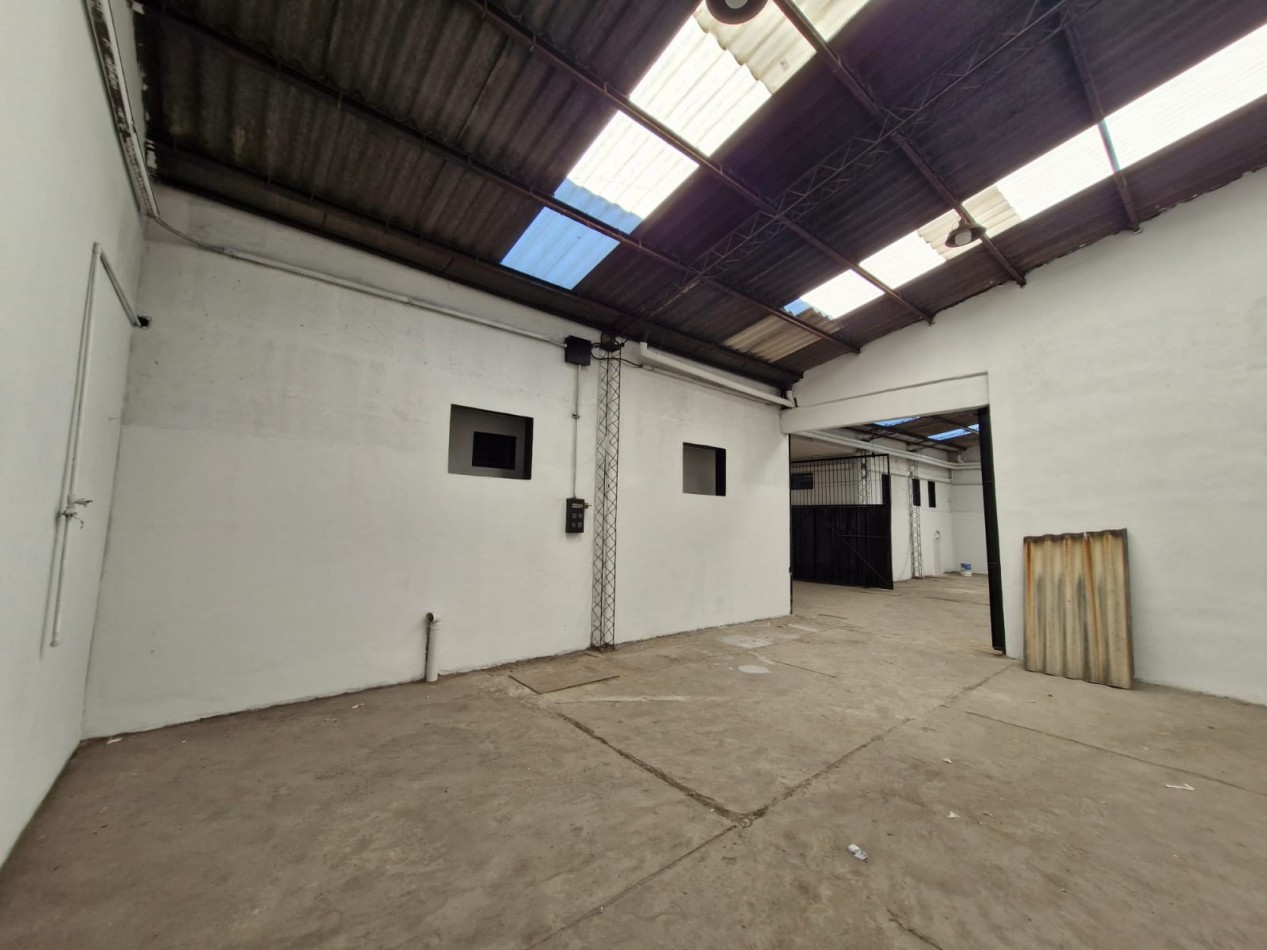 GALPON EN ALQUILER DE 760 M2 EN P.B. CON SALIDA A 2 CALLES, MAS CASA DE 4 AMBIENTES EN P.A. DE 70 M2
