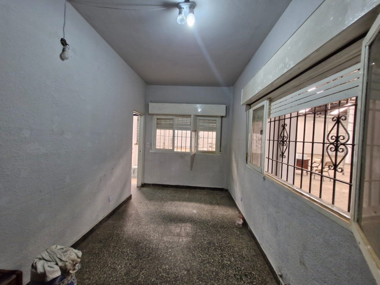 GALPON EN ALQUILER DE 760 M2 EN P.B. CON SALIDA A 2 CALLES, MAS CASA DE 4 AMBIENTES EN P.A. DE 70 M2