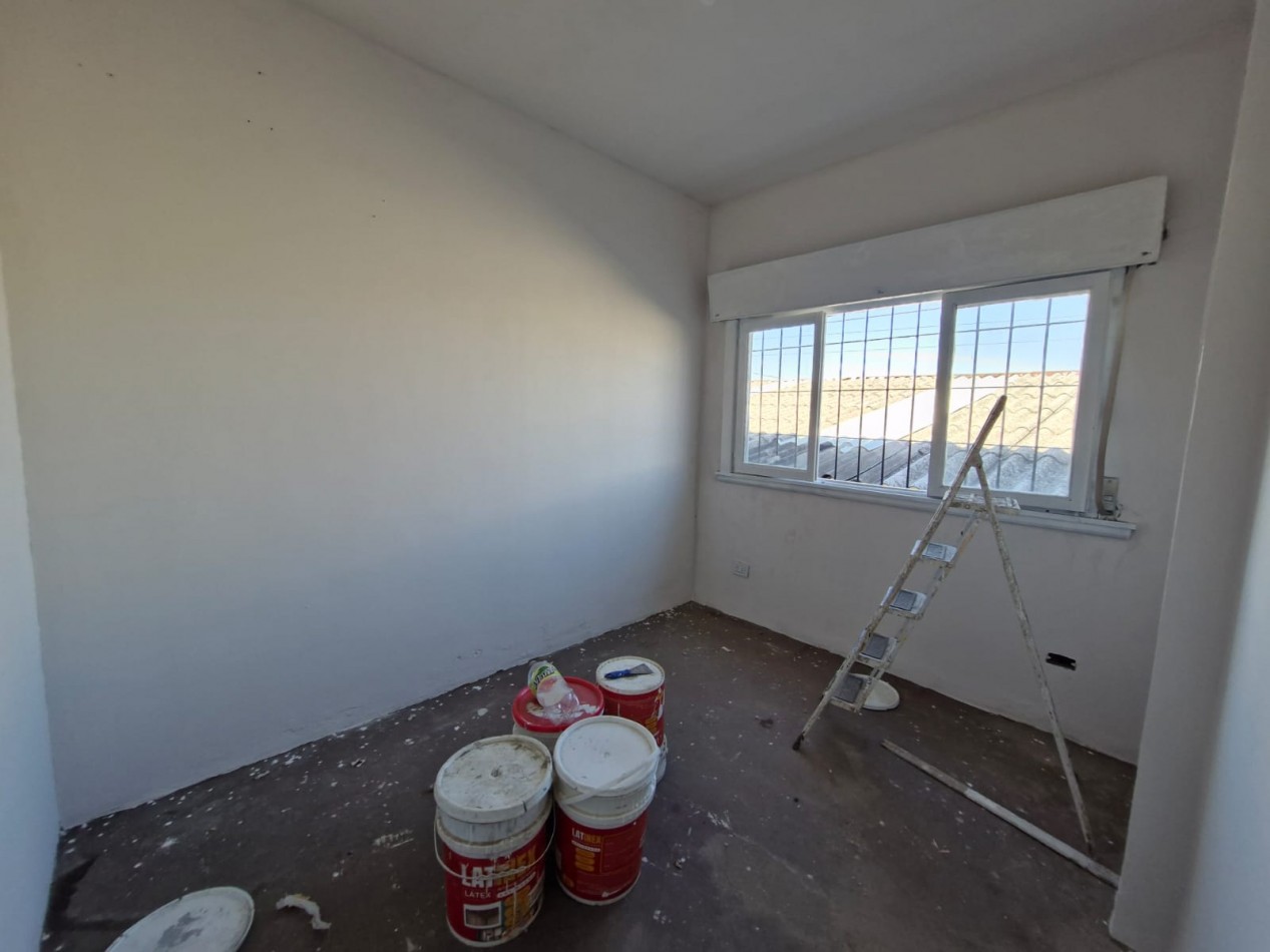 GALPON EN ALQUILER DE 760 M2 EN P.B. CON SALIDA A 2 CALLES, MAS CASA DE 4 AMBIENTES EN P.A. DE 70 M2