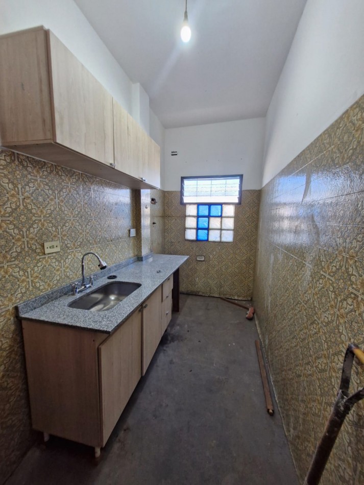 GALPON EN ALQUILER DE 760 M2 EN P.B. CON SALIDA A 2 CALLES, MAS CASA DE 4 AMBIENTES EN P.A. DE 70 M2