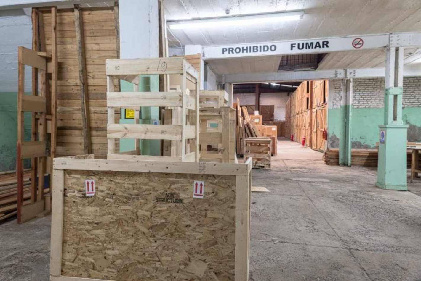 AVELLANEDA CENTRO - GALPON EN ALQUILER DE 1500 M2 N PLANTA BAJA MAS 200 M2 EN PLANTA ALTA