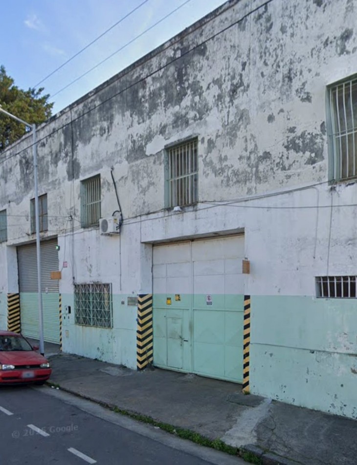 AVELLANEDA CENTRO - GALPON EN ALQUILER DE 1500 M2 N PLANTA BAJA MAS 200 M2 EN PLANTA ALTA