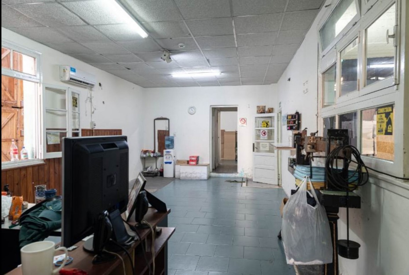 AVELLANEDA CENTRO - GALPON EN ALQUILER DE 1500 M2 N PLANTA BAJA MAS 200 M2 EN PLANTA ALTA